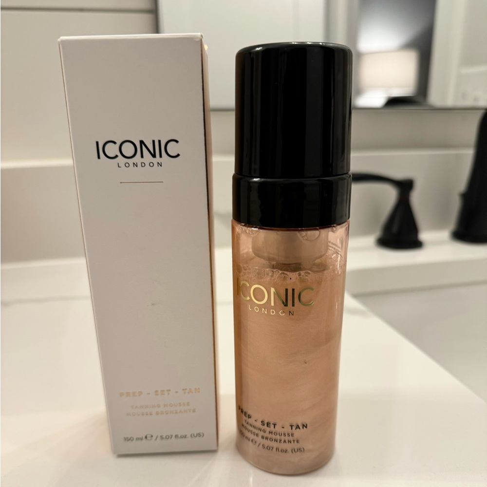 Iconic London PREP SET GLOW Hydrating Spray
(FULL SIZE)4.22z/120ml NIB.